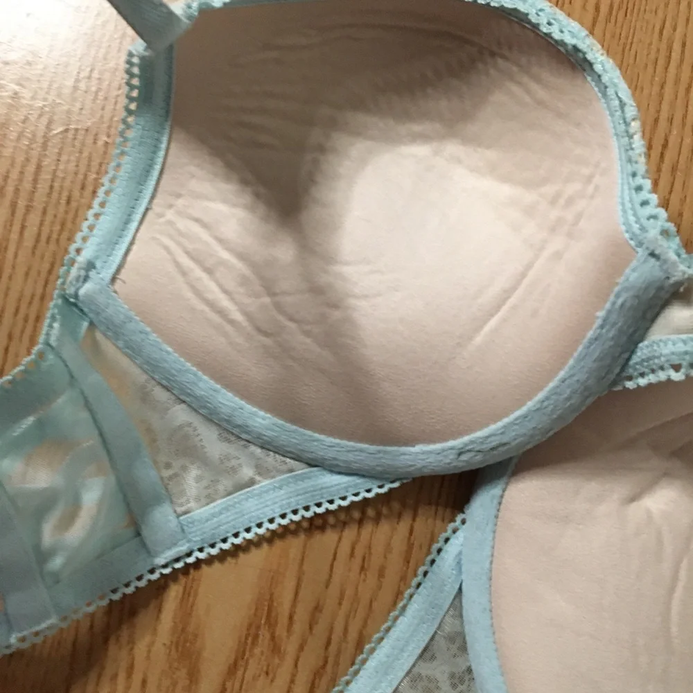 Womens Victoria’s Secret Lacey Padded Push Up Underwired Bra Light Blue Size 36B